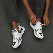 Charger l'image dans la galerie, Afan white &amp; black royalty men’s athletik shoes
