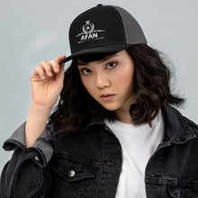 Charger l'image dans la galerie, Afan white embroid logo trucker cap
