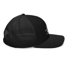 Charger l'image dans la galerie, Afan white embroid logo trucker cap

