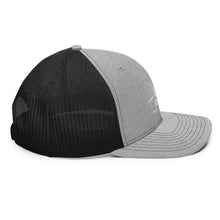 Charger l'image dans la galerie, Afan white embroid logo trucker cap
