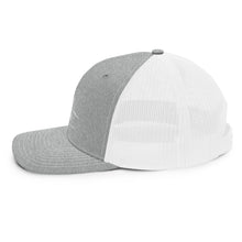 Charger l'image dans la galerie, Afan white embroid logo trucker cap
