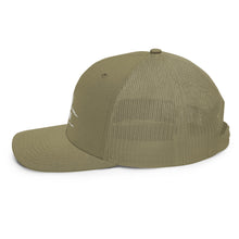 Charger l'image dans la galerie, Afan white embroid logo trucker cap
